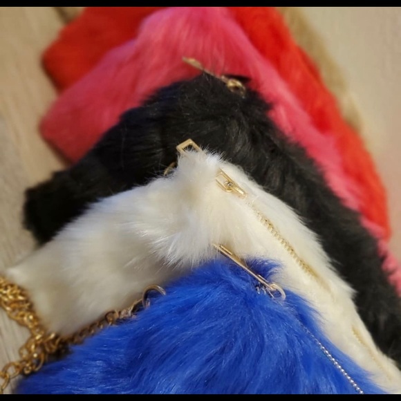 WHITE PURSE! ( - Picture 3 of 3